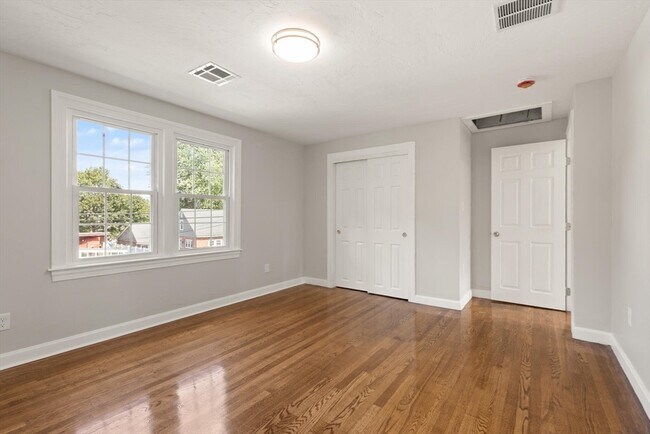 Building Photo - 129 Maple Ave