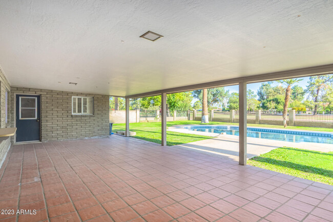 Building Photo - 14609 N Coral Gables Dr