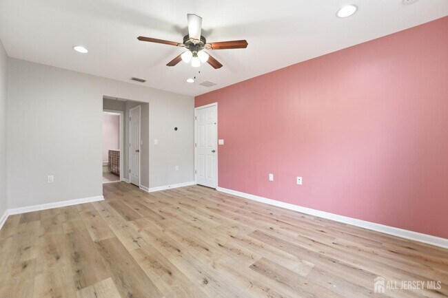Building Photo - 105 Pearce Ln
