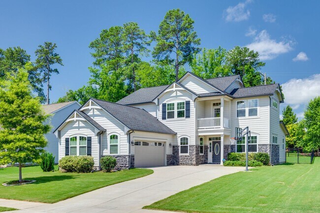 Building Photo - Gorgeous 4 bed 3.5 bath French country hom...