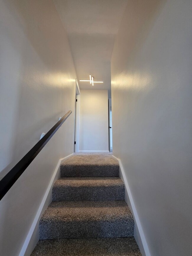 Building Photo - 4 bedroom Rental in Bettendorf