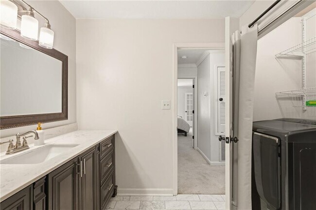 Building Photo - 24307 Plantation Dr NE