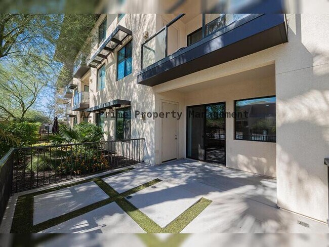 Building Photo - 7300 E Earll Dr