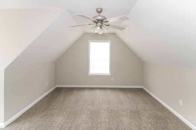 Building Photo - 8541 Shady Elm Dr