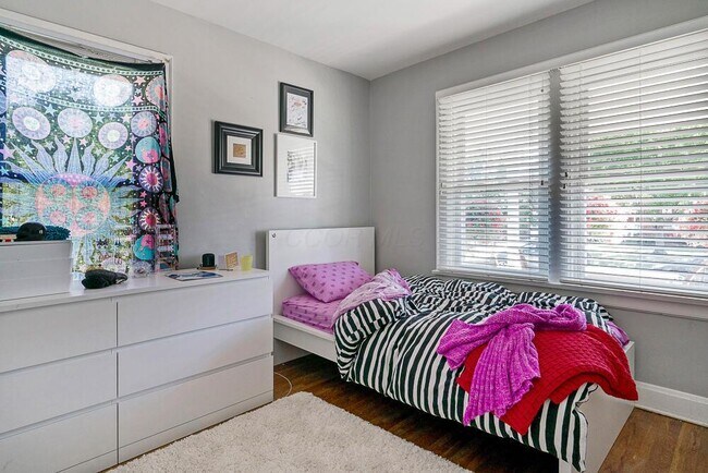 Building Photo - 1607 Elmwood Ave