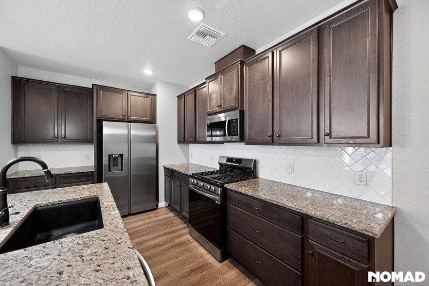 Building Photo - 6153 N Ceylon St