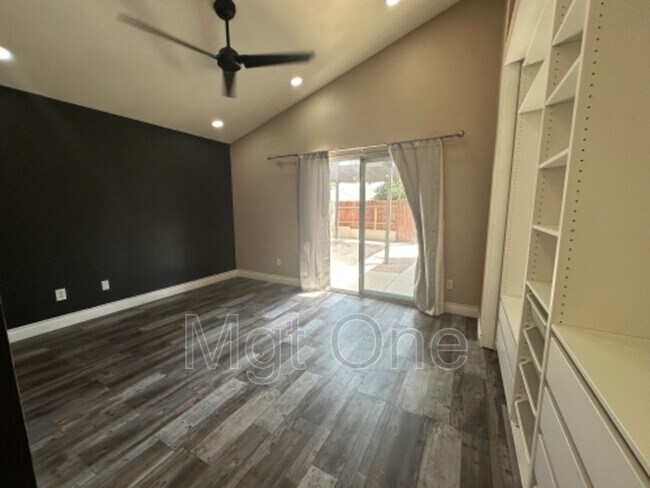 Building Photo - 543 Prairie Way
