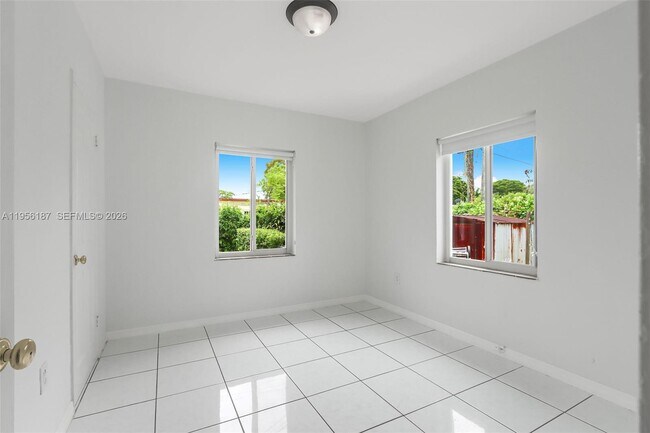 Building Photo - 6050 SW 44th Terrace