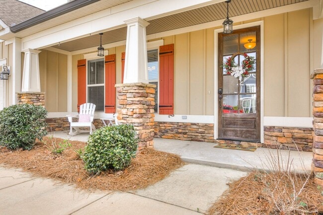 Building Photo - Gorgeous 5-Bedroom 3.5 Bath Home