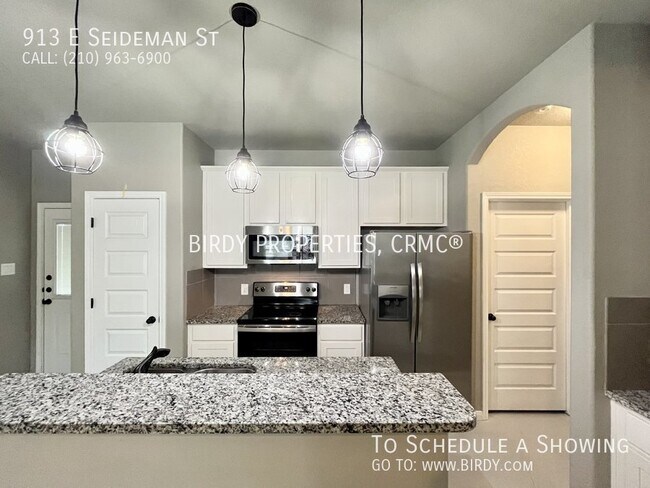 Building Photo - 913 E Seidemann St