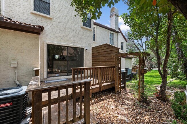 Building Photo - 4306 Bonnell Vista Cove