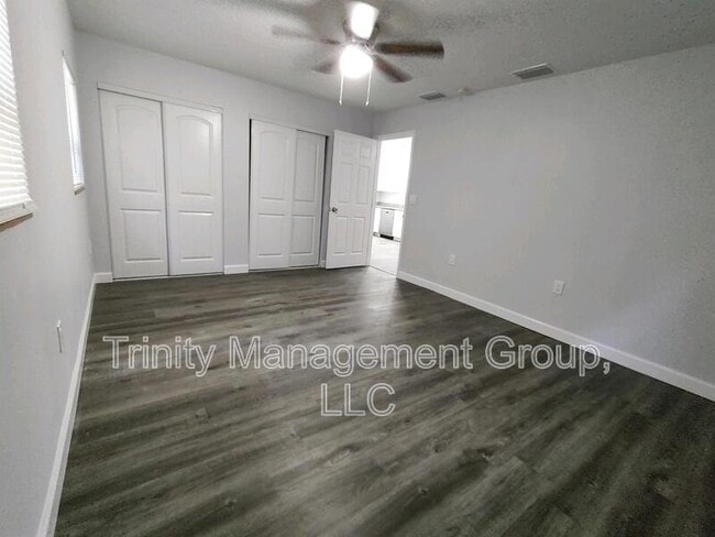 Building Photo - 217 S Tuck Point