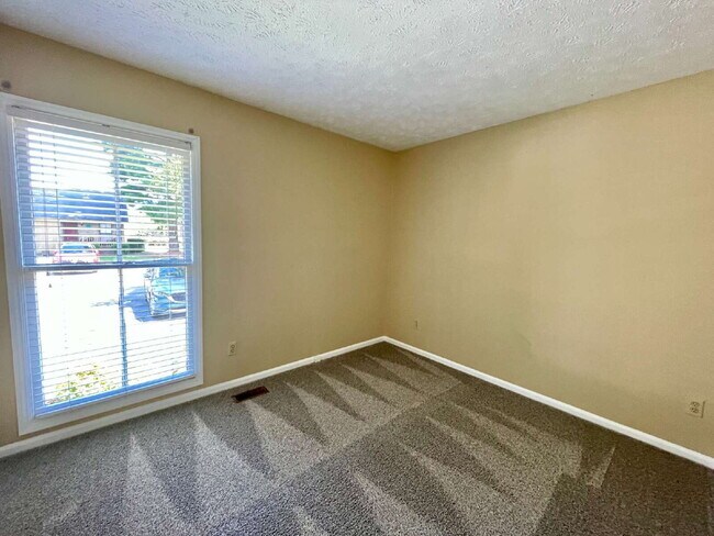 Building Photo - Charming 3-Bed Townhome In Three Colonies
