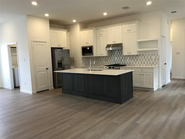 Building Photo - 28813 Bobcat Run Dr