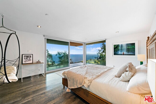 Building Photo - 21766 Azurelee Dr