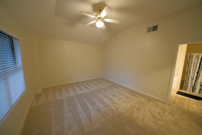 Building Photo - Beautiful Home in the desirable Shavano Ga...