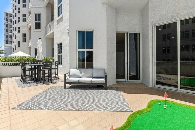 Building Photo - 255 Evernia St