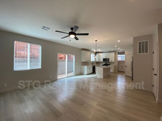 Building Photo - 840 Twin Lakes Dr