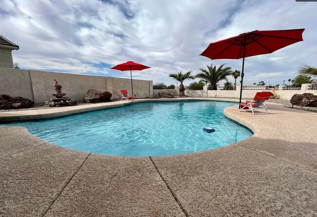 Building Photo - Furnished short term pool home - Available...