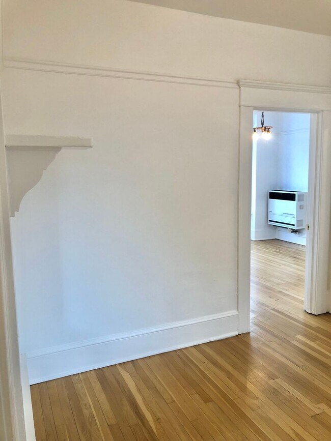 Building Photo - Another Move in Special in time for Spring! - NE Views out Bay Windows on the TOP FLOOR!