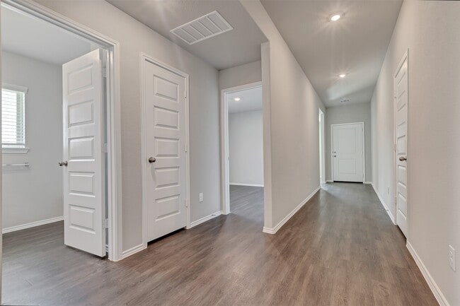 Building Photo - 261 Gallant Front Trl