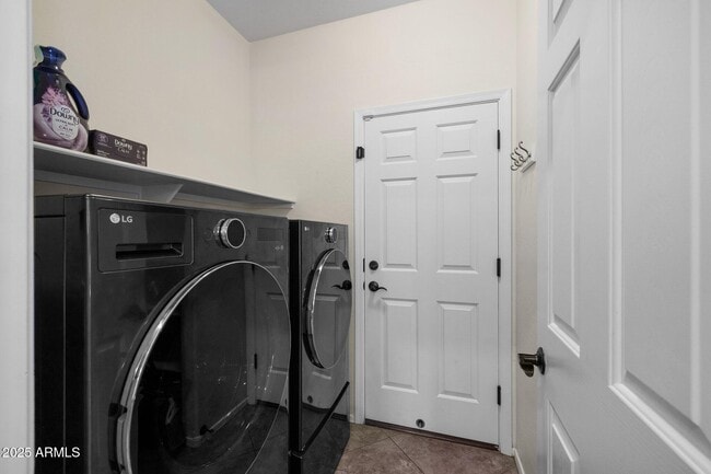 Building Photo - 3437 E Mesquite St