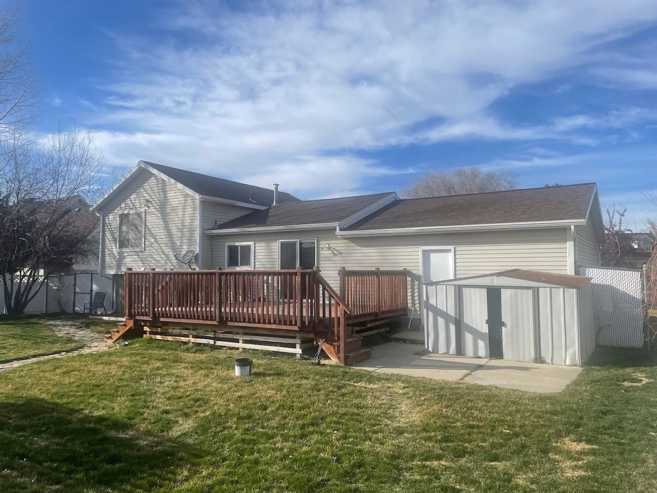 Building Photo - 758 E New England Dr