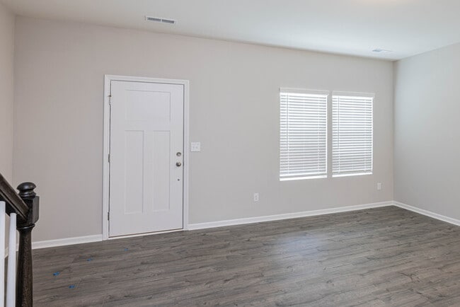 Building Photo - BEAUTIFUL 3BD/2.5BTH Townhome - MALLARD CREEK- ASK ABOUT OUR JANUARY MOVE IN SPECIAL