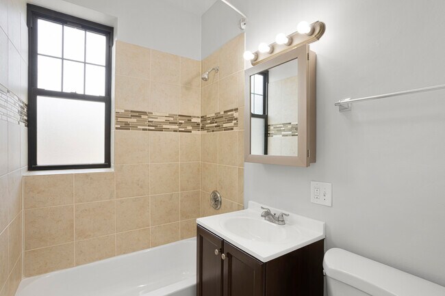 Building Photo - 7702 N Marshfield Ave