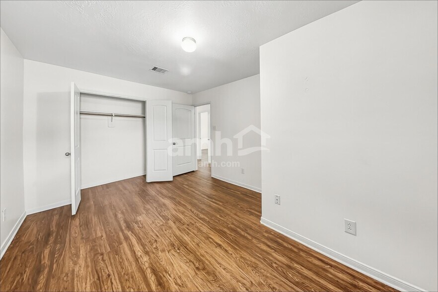 Building Photo - 22 Mira Loma Dr