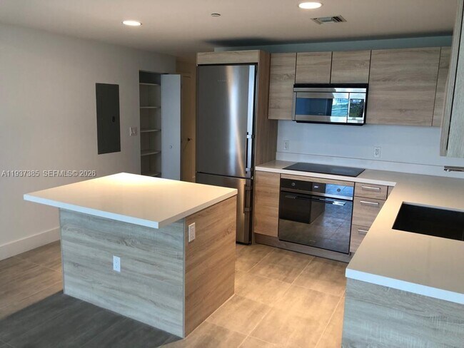 Building Photo - 16385 Biscayne Blvd