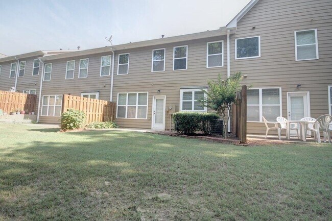 Building Photo - 453 Grayson Way