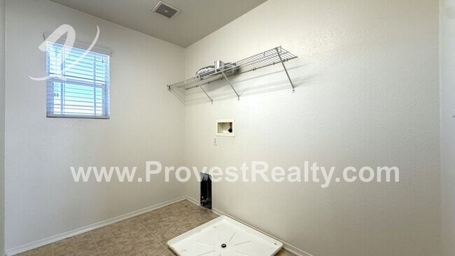 Building Photo - 13171 La Crescenta Ave