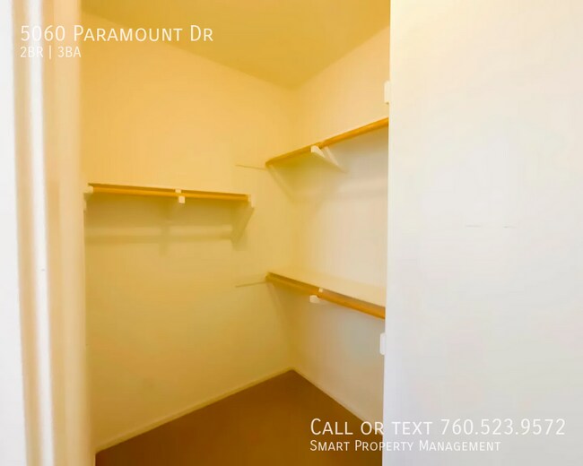 Building Photo - 5060 Paramount Dr