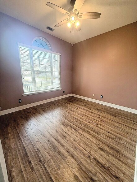 Building Photo - 2 Hummingbird Ct