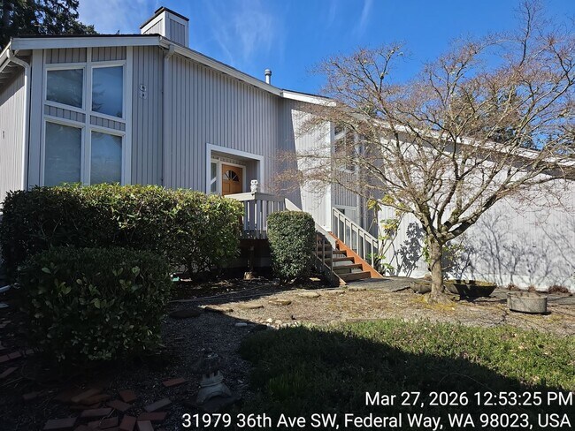 Building Photo - Twin Lakes life on a golf course - 4 bedroom 2.5 bathroom with 2 car garage - Move in now!