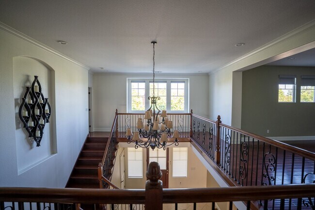 Building Photo - Exceptional estate Located In the highly desirable College Park Community.
