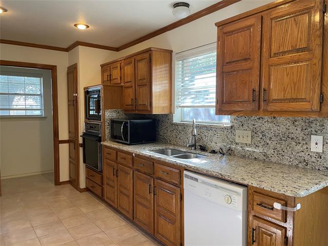 Building Photo - 6705 Sweetwater Dr