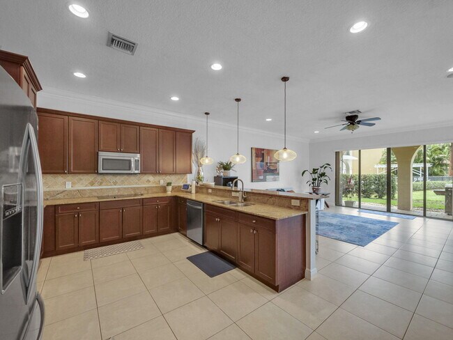 Building Photo - 8703 Club Estates Way