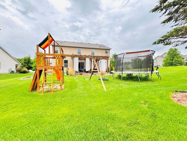 Building Photo - ONE OF A KIND 5bed/4bath!  *HOME THEATER* ...