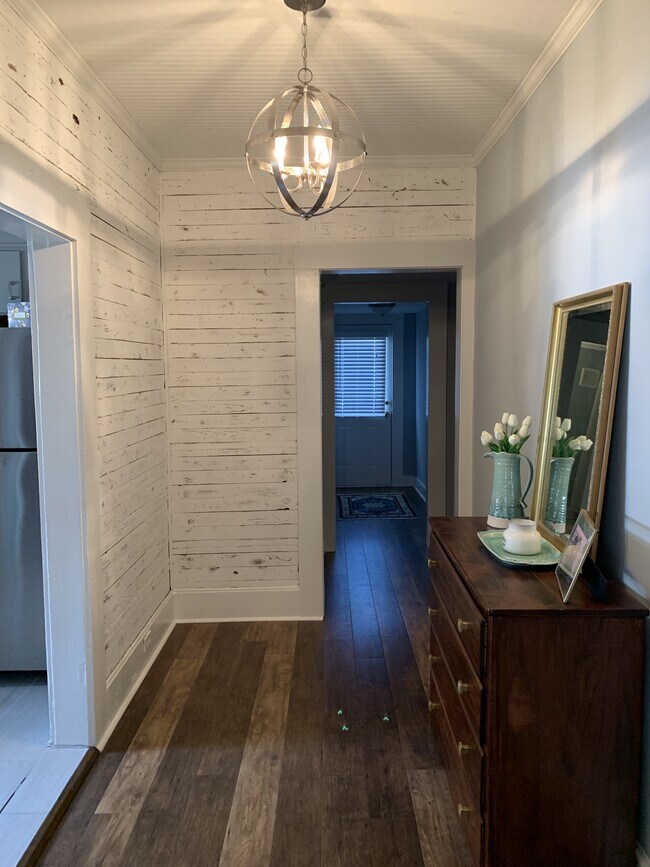 Building Photo - 1705 5th Ave