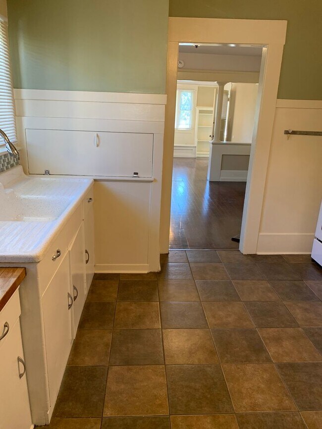 Building Photo - Old World Charm in Cortez Hills!