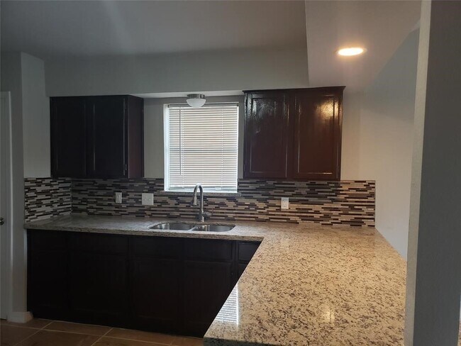 Building Photo - 3304 Sandpiper Dr