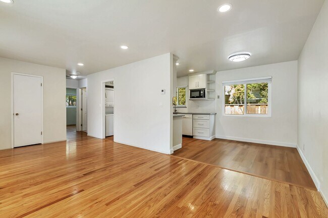 Building Photo - Great Updated Sunnyvale Home Near Tech Com...