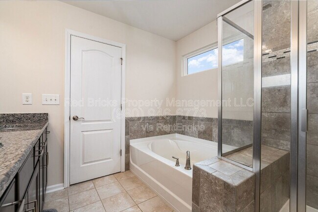 Building Photo - 493 Twelve Oaks Ln