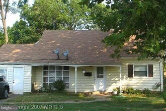 Building Photo - 10110 Lomond Dr