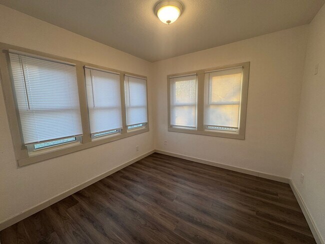 Building Photo - Remodeled 4 Bed 2 Bath For RENT
