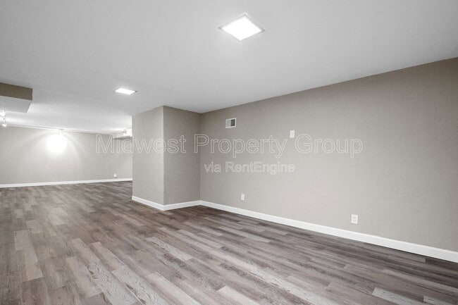 Building Photo - 438 Bush Dr