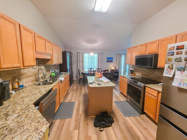 Building Photo - 7399 Broadmoor St