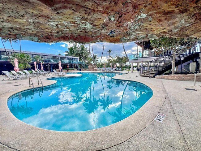 Building Photo - 5225 Collins Ave